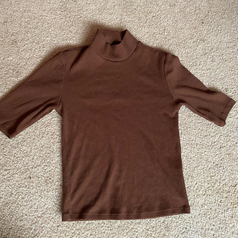 Size small brown top